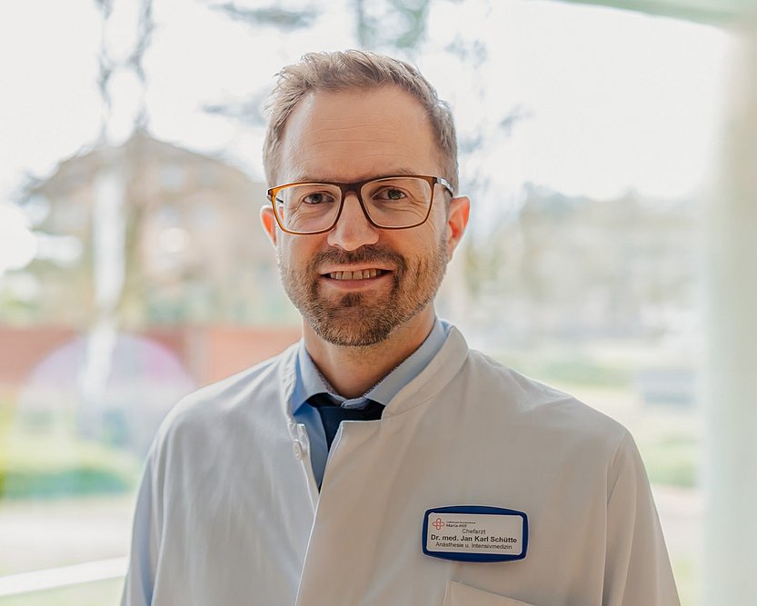 Porträtfoto von Herrn Dr. Jan Karl Schütte, Chefarzt Anästhesie am MHK Bergheim