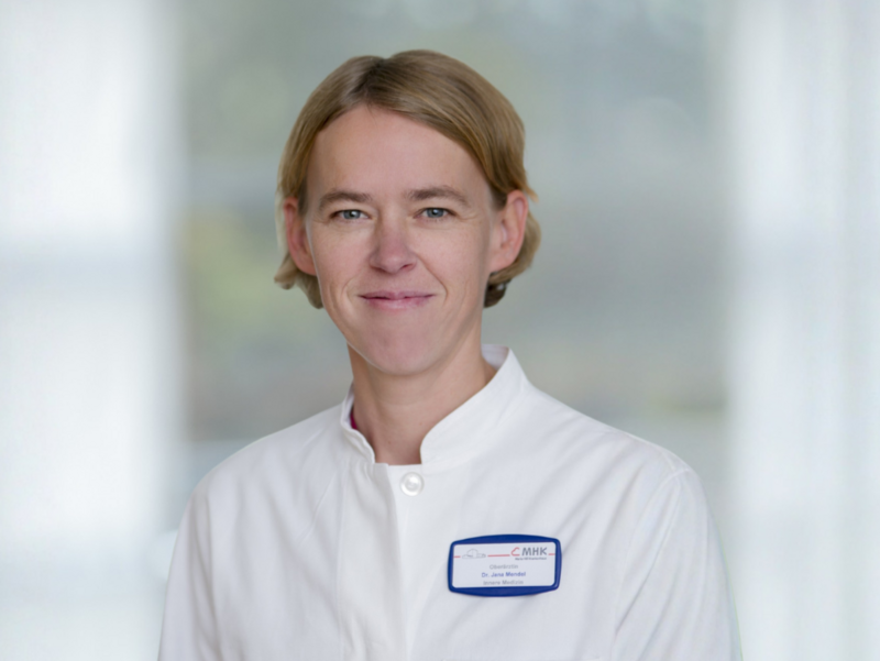 Porträtbild von Frau Dr. Mendel, Oberärztin Innere Medizin am MHK Bergheim