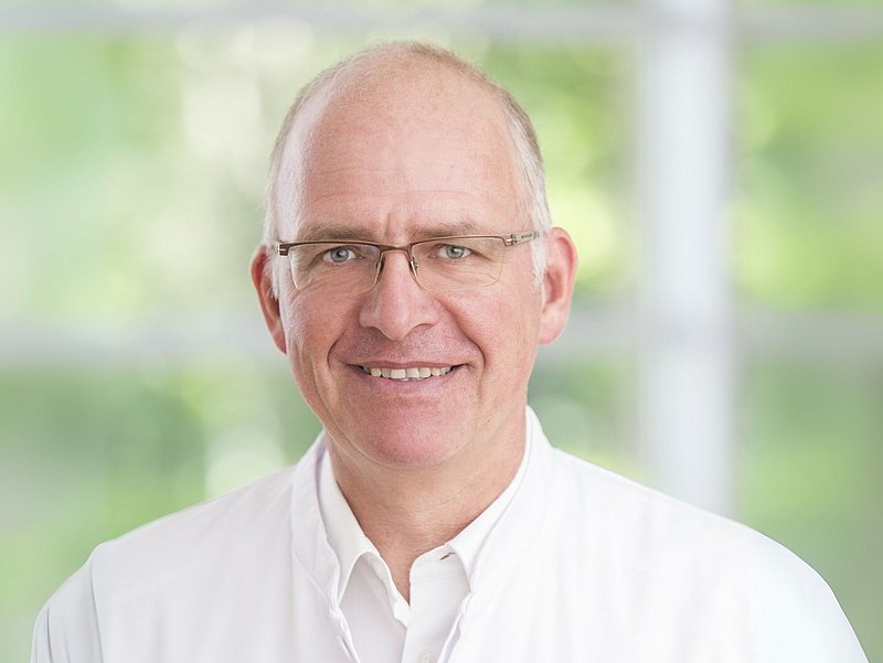 Porträtbild von Herrn Dr. Sarter, Chefarzt der Chirurgie am MHK Bergheim