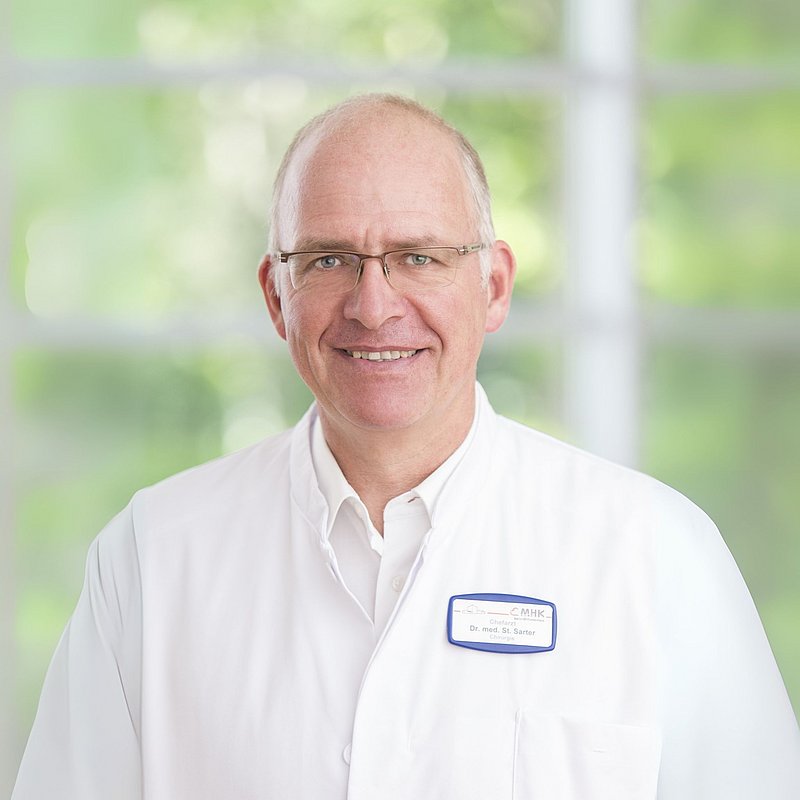 Porträtbild von Herrn Dr. Sarter, Chefarzt der Chirurgie am MHK Bergheim