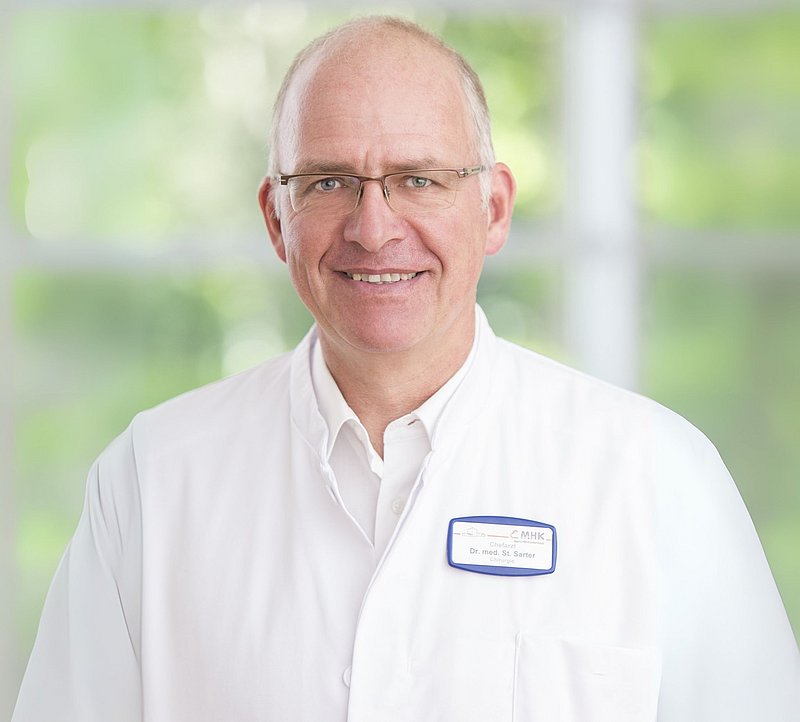 Porträtbild von Herrn Dr. Sarter, Chefarzt der Chirurgie am MHK Bergheim