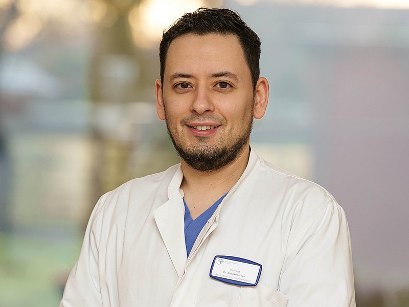 Porträt von Dr. Abdelkrim Drah, Oberarzt Anästhesie