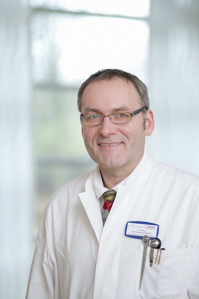 Porträtfoto von Herrn Dr. Zvolsky, Chefarzt der Anästhesie am MHK Bergheim