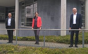 Landtagsabgeordnete Romina Plonsker mit Geschäftsführer Oliver Bredel und Vorstandsvorsitzendem Dieter Kesper