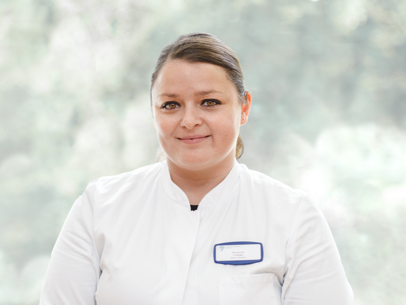 Porträtfoto von Frau Kloiber, Oberärztin im Maria-Hilf-Krankenhaus Bergheim.