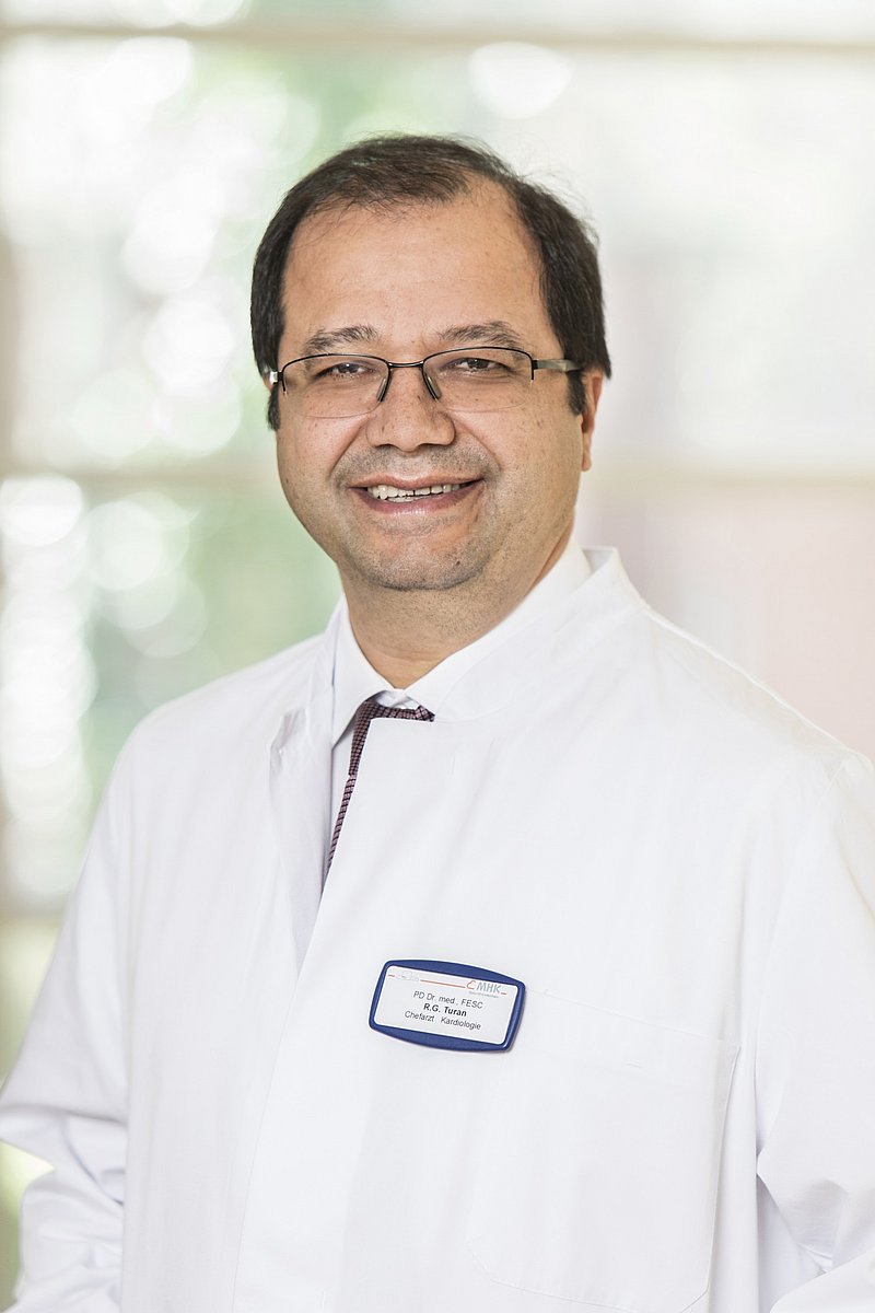 Porträtfoto von Dr. Turan, Chefarzt der Kardiologie am MHK Bergheim