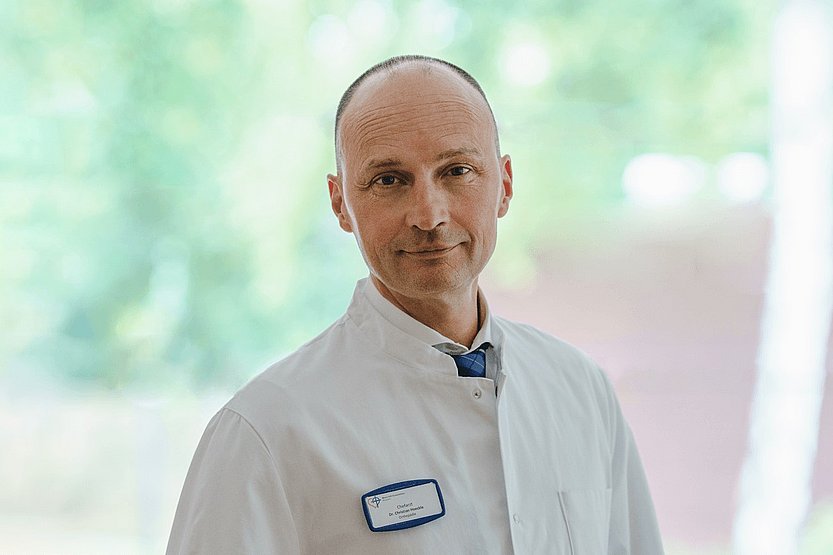 Porträtfoto von Dr. Hoeckle, Chefarzt Orthopädie am MHK Bergheim
